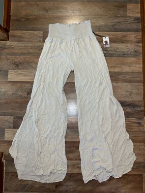 NWT Sincerely Jules Lightweight Wide Leg Smocked Waist Pants - cream size M